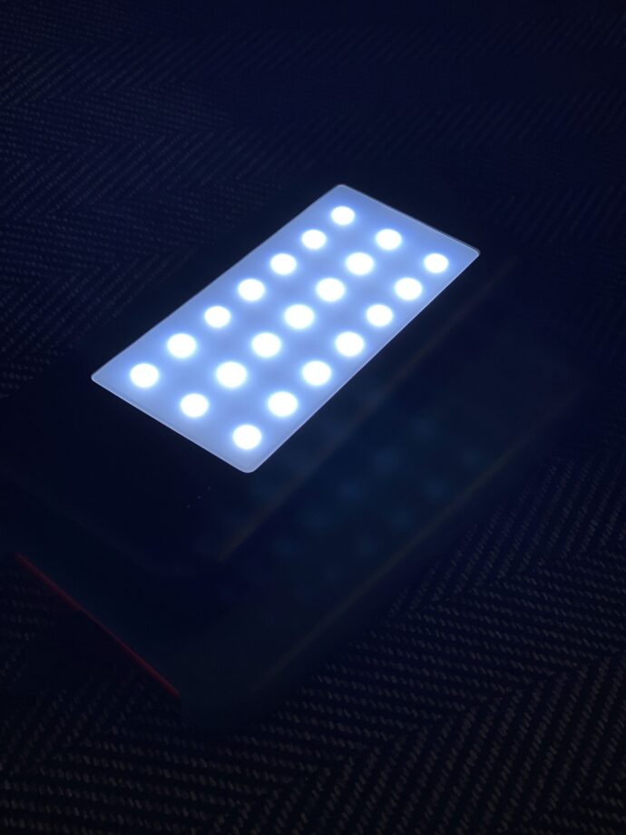 Зовнішній портативний акумулятор павербанк ліхтарик10000 mAh