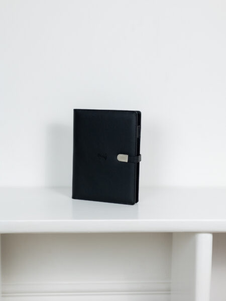 Smart блокнот London в чорному кольорі павербанк 8 000 mAh