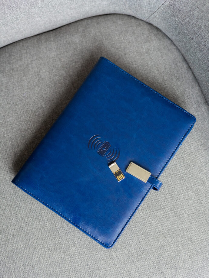 Smart блокнот з зарядкою Еко-шкіра глянець в синьому кольорі павербанк 10000 mAh