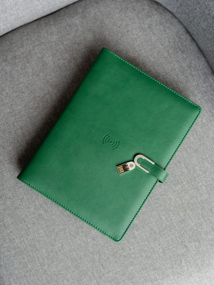 Smart блокнот London в зеленому кольорі павербанк 8 000 mAh