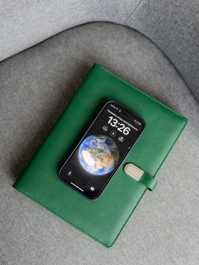 Smart блокнот London в зеленому кольорі павербанк 8 000 mAh