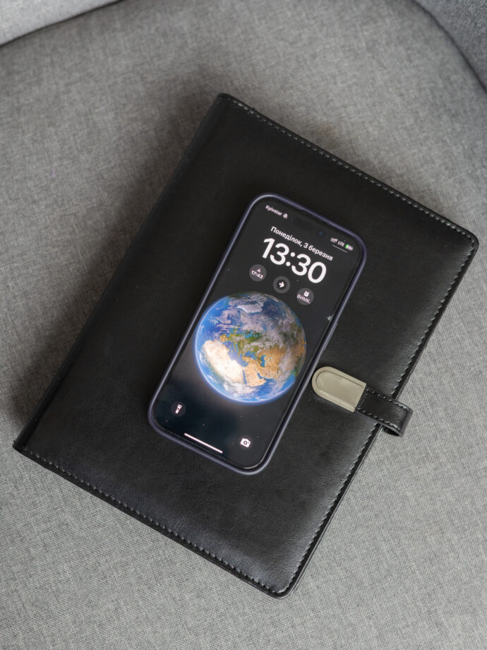 Smart блокнот з зарядкою Еко-шкіра глянець в чорному кольорі павербанк 10000 mAh