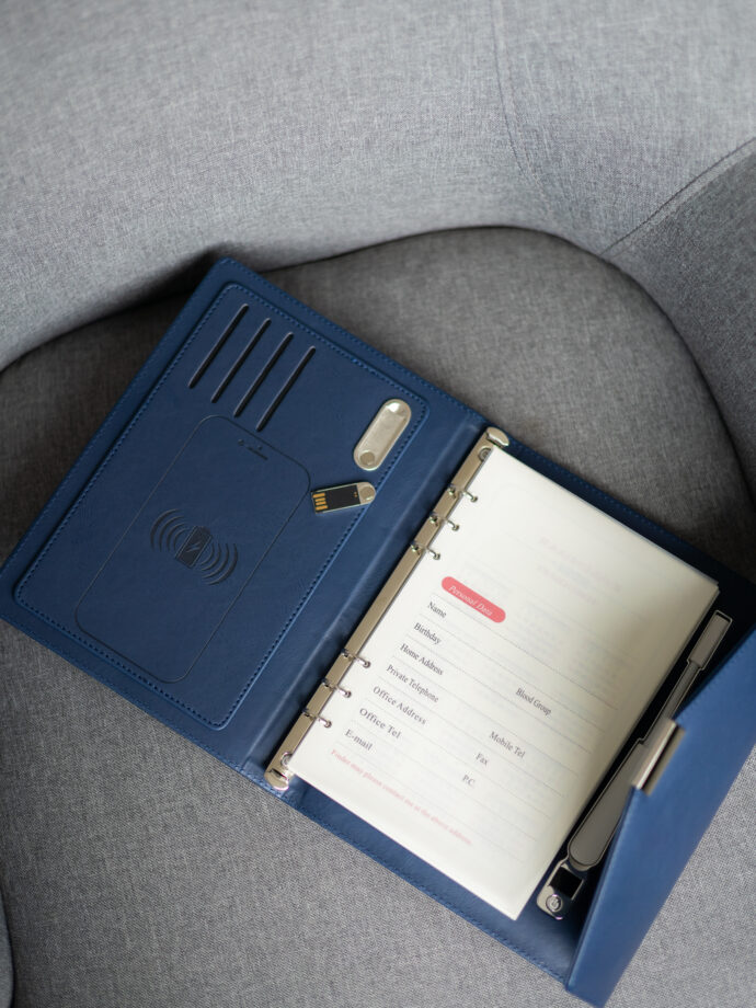 Smart блокнот Бізнес Лайт синього кольору з зарядкою павербанк 10000 mAh