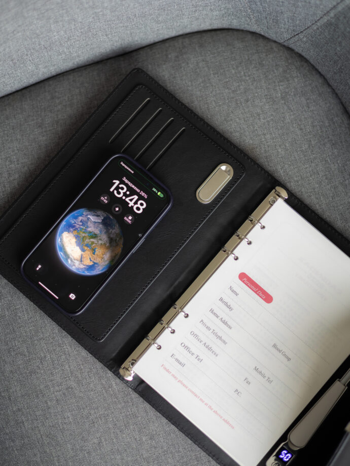 Smart блокнот Бізнес Лайт чорного кольору з зарядкою павербанк 10000 mAh