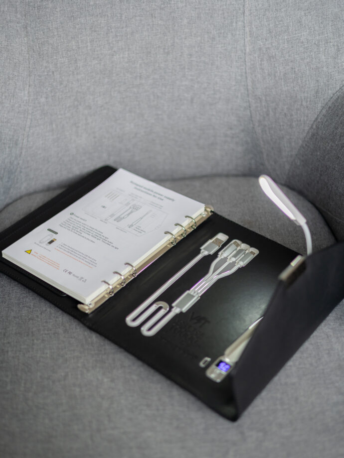 Smart блокнот Бізнес Лайт чорного кольору з зарядкою павербанк 10000 mAh