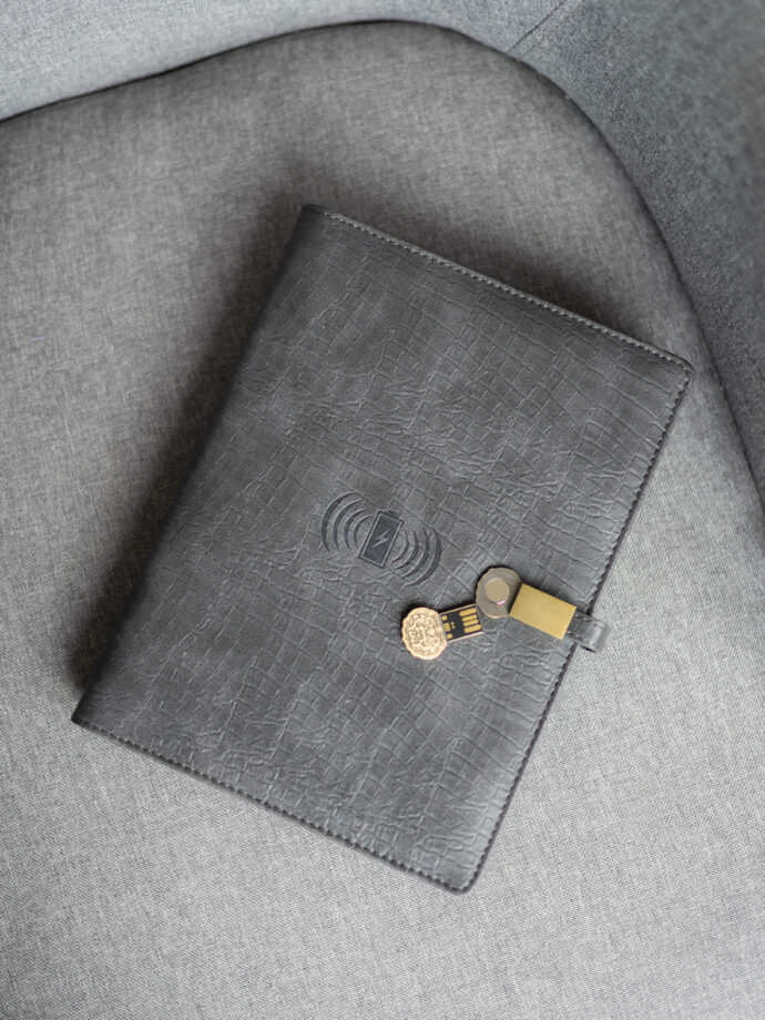 Smart блокнот Cobra сірого кольору павербанк 10000 mAh