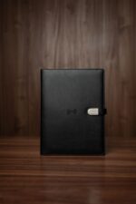 Smart блокнот London в чорному кольорі павербанк 8 000 mAh