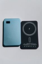 Павербанк на 5000 mAh з бездротовою зарядкою та магнітним кріпленням